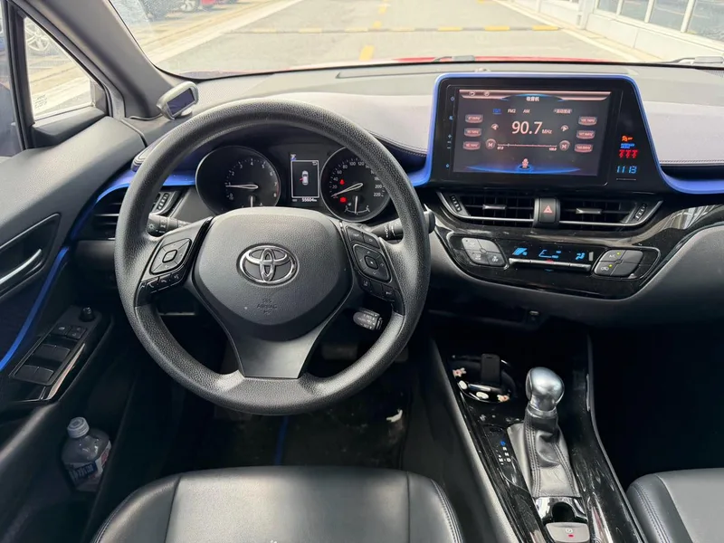 Toyota C-HR 2020 2.0L Leading Edition interior photo 9 Toyota C-HR 2020 2.0L Leading Edition interior photo 9