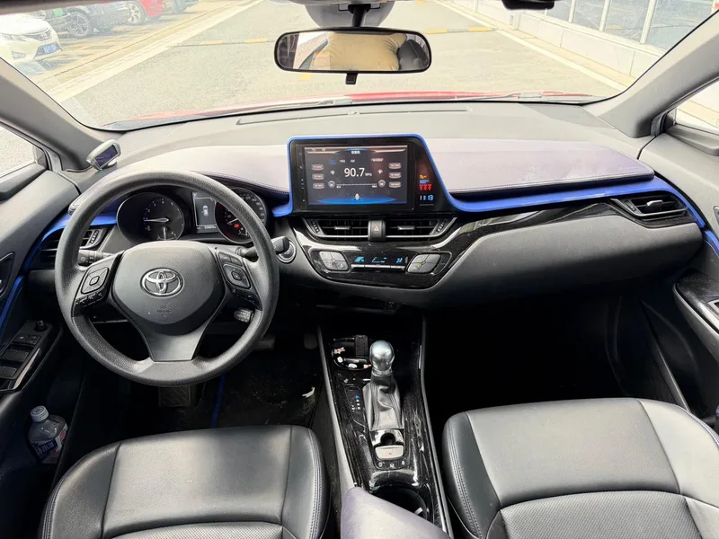 Toyota C-HR 2020 2.0L Leading Edition interior photo 10 Toyota C-HR 2020 2.0L Leading Edition interior photo 10