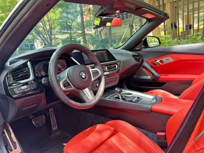 BMW Z4 2023 M40i M Sport Performance Edition interior photo 6 BMW Z4 2023 M40i M Sport Performance Edition interior photo 6