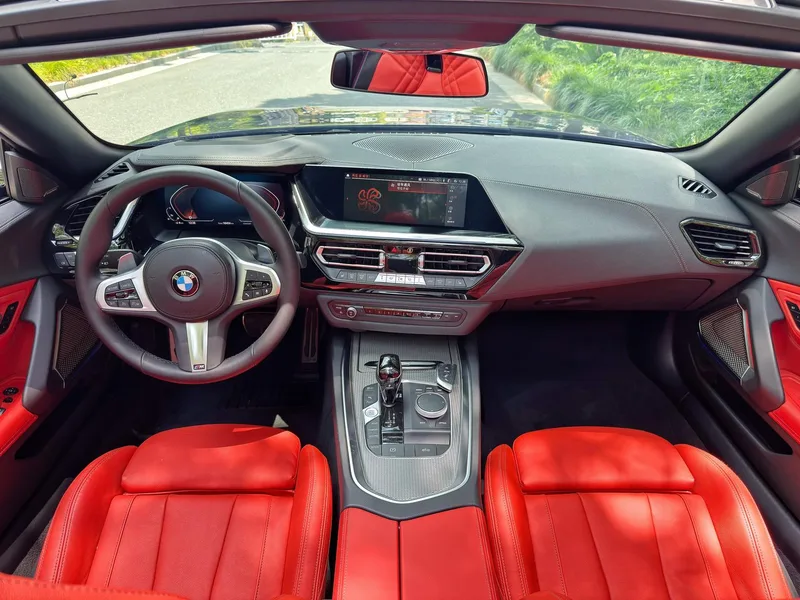 BMW Z4 2023 M40i M Sport Performance Edition interior photo 9 BMW Z4 2023 M40i M Sport Performance Edition interior photo 9