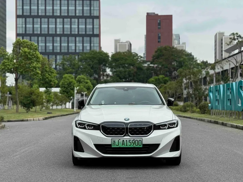 BMW i3 2023 eDrive40L Ночной костюм экстерьер фото 2 BMW i3 2023 eDrive40L Ночной костюм экстерьер фото 2