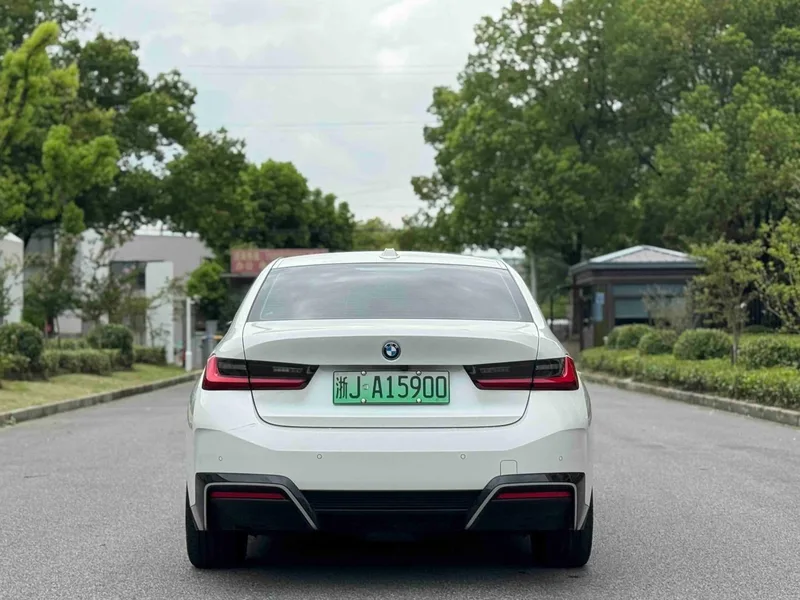 BMW i3 2023 eDrive40L Ночной костюм экстерьер фото 5 BMW i3 2023 eDrive40L Ночной костюм экстерьер фото 5