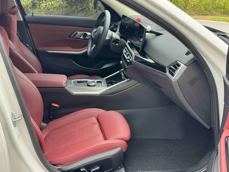 BMW i3 2023 eDrive40L Ночной костюм интерьер фото 9 BMW i3 2023 eDrive40L Ночной костюм интерьер фото 9