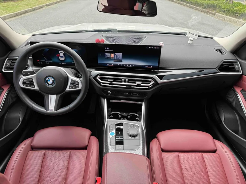 BMW i3 2023 eDrive40L Ночной костюм интерьер фото 11 BMW i3 2023 eDrive40L Ночной костюм интерьер фото 11