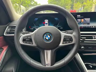 BMW i3 2023 eDrive40L Ночной костюм интерьер фото 12 BMW i3 2023 eDrive40L Ночной костюм интерьер фото 12