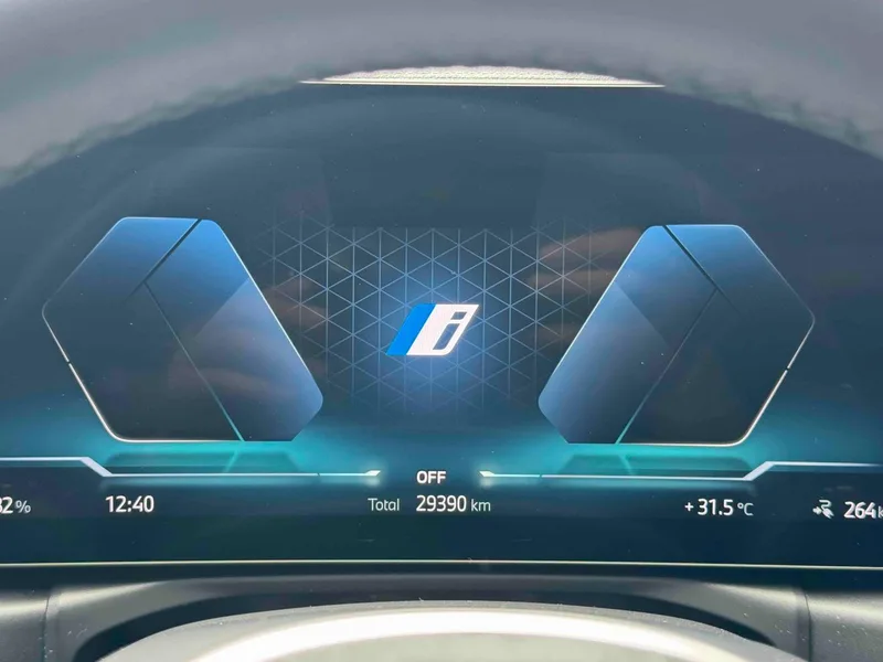 BMW i3 2023 eDrive40L Ночной костюм интерьер фото 15 BMW i3 2023 eDrive40L Ночной костюм интерьер фото 15