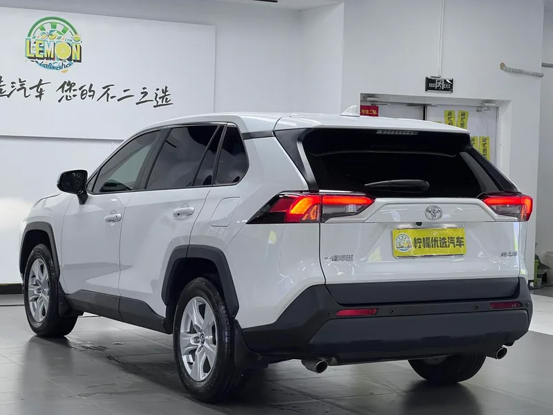 Toyota RAV4 2024 2.0L CVT Двухприводная городская версия экстерьер фото 7 Toyota RAV4 2024 2.0L CVT Двухприводная городская версия экстерьер фото 7