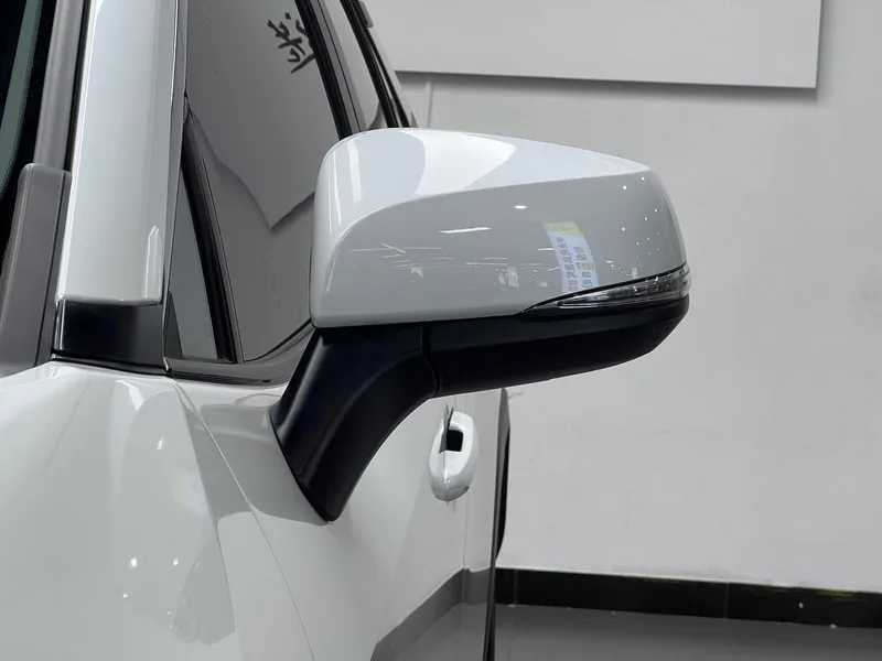 Toyota RAV4 2024 2.0L CVT Двухприводная городская версия интерьер фото 13 Toyota RAV4 2024 2.0L CVT Двухприводная городская версия интерьер фото 13