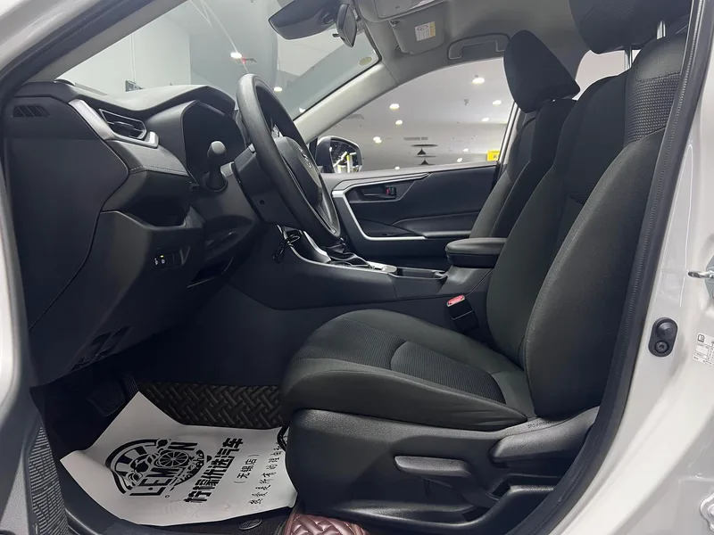 Toyota RAV4 2024 2.0L CVT Двухприводная городская версия интерьер фото 16 Toyota RAV4 2024 2.0L CVT Двухприводная городская версия интерьер фото 16