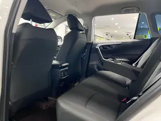 Toyota RAV4 2024 2.0L CVT Двухприводная городская версия интерьер фото 17 Toyota RAV4 2024 2.0L CVT Двухприводная городская версия интерьер фото 17