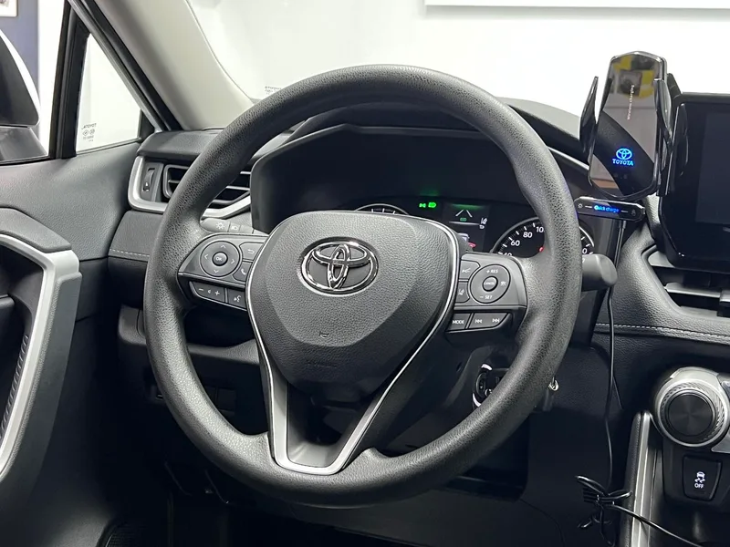 Toyota RAV4 2024 2.0L CVT Двухприводная городская версия интерьер фото 20 Toyota RAV4 2024 2.0L CVT Двухприводная городская версия интерьер фото 20