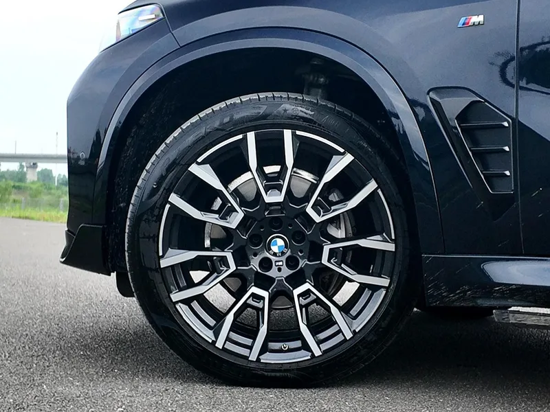 BMW X5 2023 xDrive40Li M Sports Night Suit interior photo 11 BMW X5 2023 xDrive40Li M Sports Night Suit interior photo 11