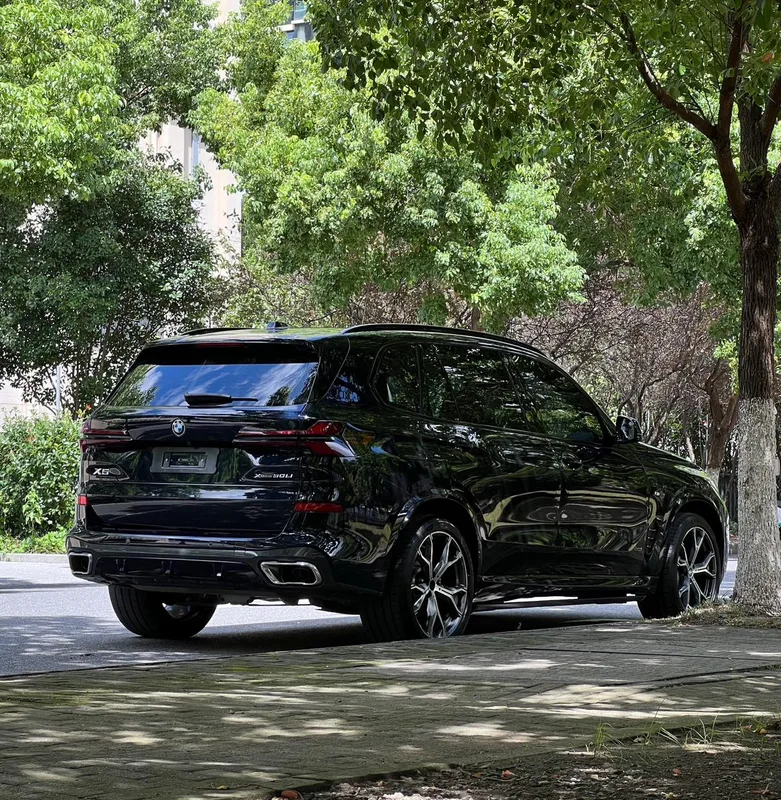 BMW X5 2023 xDrive30Li Premium Class M Sports Night Suit exterior photo 4 BMW X5 2023 xDrive30Li Premium Class M Sports Night Suit exterior photo 4