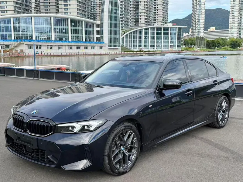 BMW 3 Series 2025 330Li M Set de nuit de sport extérieur photo 1 BMW 3 Series 2025 330Li M Set de nuit de sport extérieur photo 1