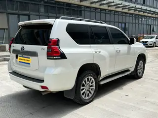 Toyota Prado 2018 3.5L Automático TX-L exterior foto 4 Toyota Prado 2018 3.5L Automático TX-L exterior foto 4