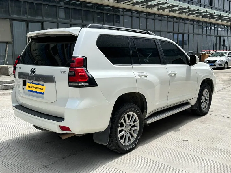 Toyota Prado 2018 3.5L Automático TX-L exterior foto 4 Toyota Prado 2018 3.5L Automático TX-L exterior foto 4