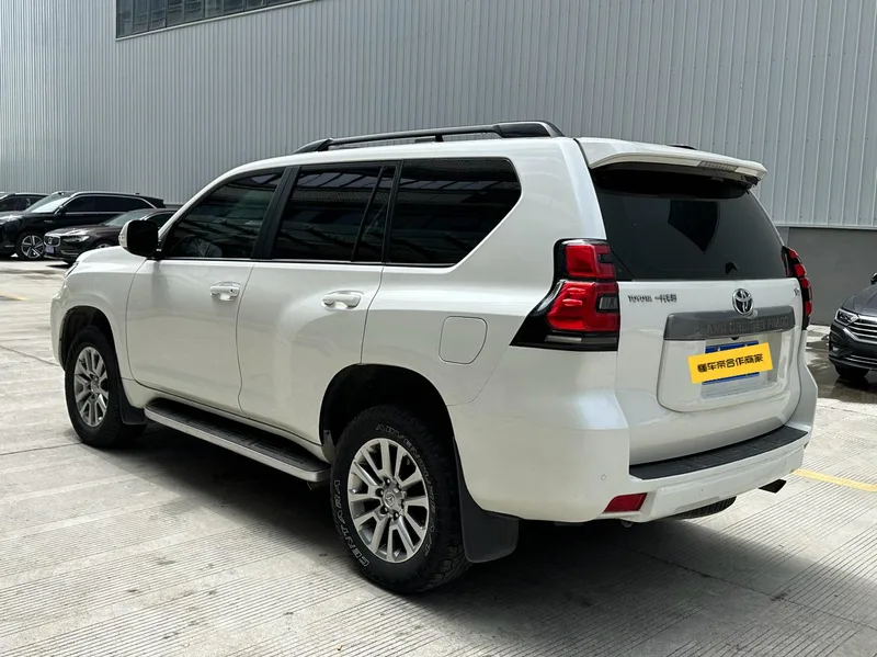 Toyota Prado 2018 3.5L Automático TX-L exterior foto 6 Toyota Prado 2018 3.5L Automático TX-L exterior foto 6