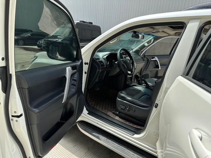 Toyota Prado 2018 3.5L Automático TX-L exterior foto 8 Toyota Prado 2018 3.5L Automático TX-L exterior foto 8