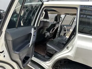 Toyota Prado 2018 3.5L Automático TX-L exterior foto 9 Toyota Prado 2018 3.5L Automático TX-L exterior foto 9