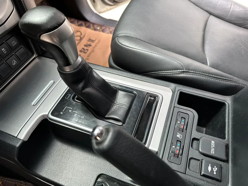 Toyota Prado 2018 3.5L Automático TX-L interior foto 11 Toyota Prado 2018 3.5L Automático TX-L interior foto 11