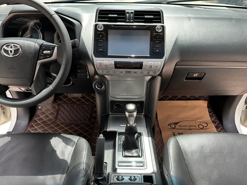 Toyota Prado 2018 3.5L Automático TX-L interior foto 15 Toyota Prado 2018 3.5L Automático TX-L interior foto 15