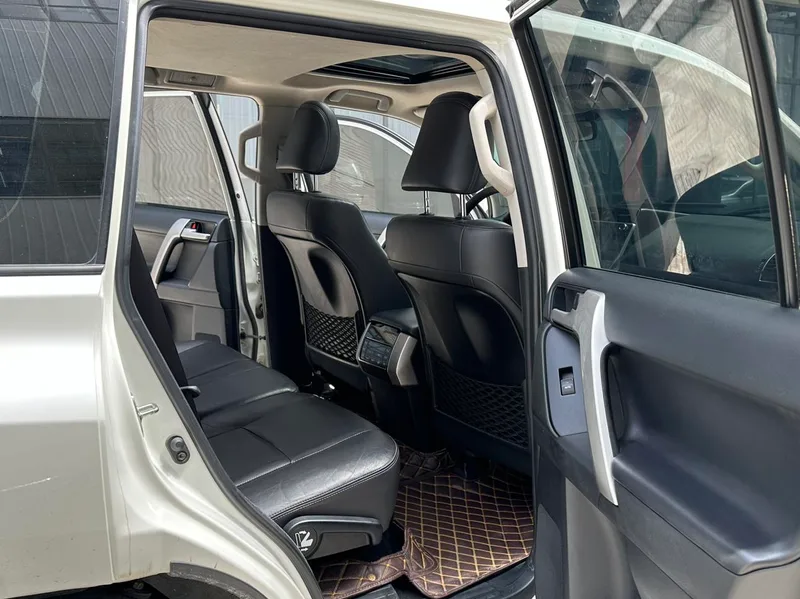 Toyota Prado 2018 3.5L Automático TX-L interior foto 16 Toyota Prado 2018 3.5L Automático TX-L interior foto 16