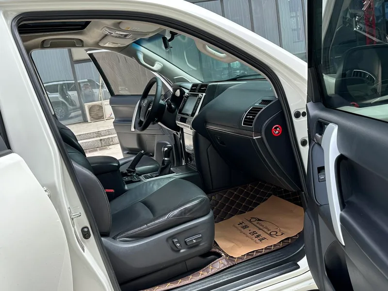 Toyota Prado 2018 3.5L Automático TX-L interior foto 17 Toyota Prado 2018 3.5L Automático TX-L interior foto 17