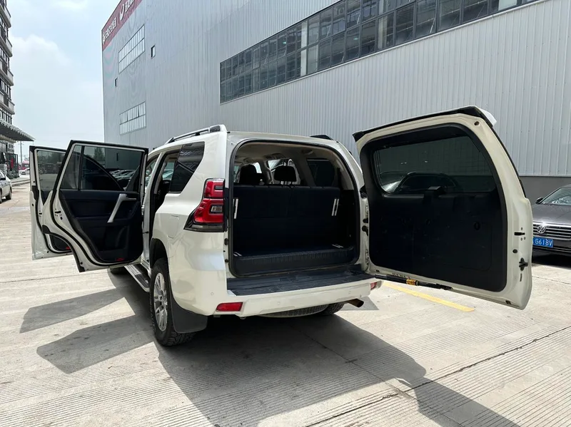 Toyota Prado 2018 3.5L Automático TX-L interior foto 18 Toyota Prado 2018 3.5L Automático TX-L interior foto 18