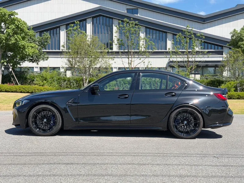 BMW M3 2024 M3 Четырехдверный седан Гром издание экстерьер фото 3 BMW M3 2024 M3 Четырехдверный седан Гром издание экстерьер фото 3