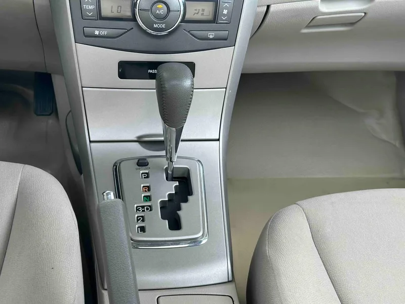 Toyota Corolla 2008 1.8L Automatique GL-i Toit ouvrant édition spéciale intérieur photo 10 Toyota Corolla 2008 1.8L Automatique GL-i Toit ouvrant édition spéciale intérieur photo 10