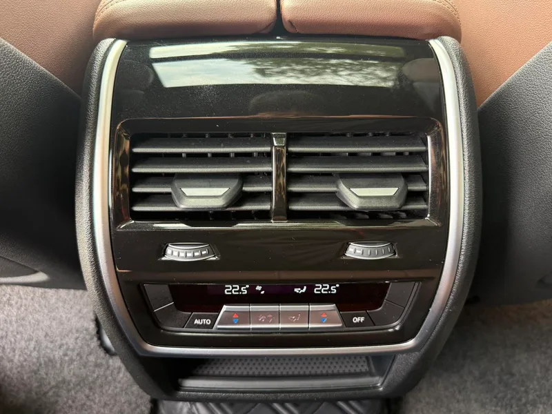 BMW X6 2023 Restyling xDrive40i Premium Class M Sports suit interior photo 18