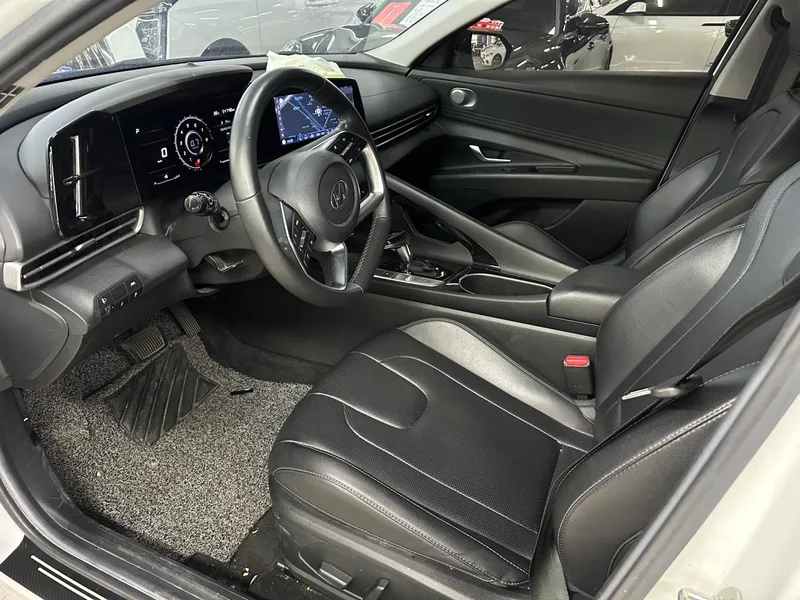 Hyundai Elantra 2021 1.5L CVT LUX Premium Edition interior photo 9 Hyundai Elantra 2021 1.5L CVT LUX Premium Edition interior photo 9