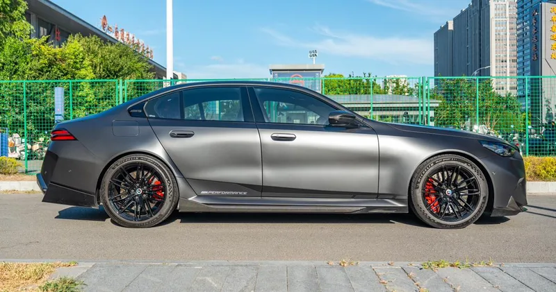BMW M5 PHEV 2025 M5 extérieur photo 7 BMW M5 PHEV 2025 M5 extérieur photo 7