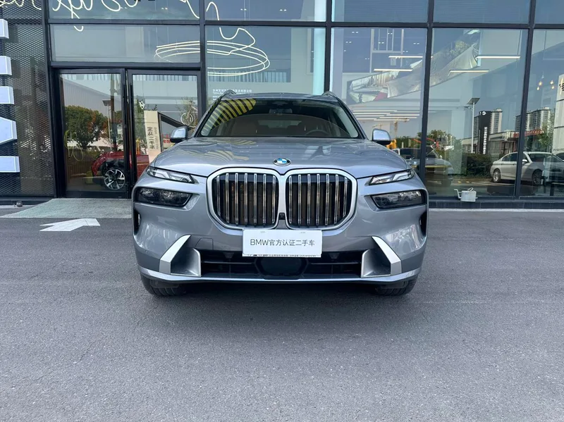 BMW X7 2023 xDrive40i Traje de lujo líder exterior foto 2 BMW X7 2023 xDrive40i Traje de lujo líder exterior foto 2