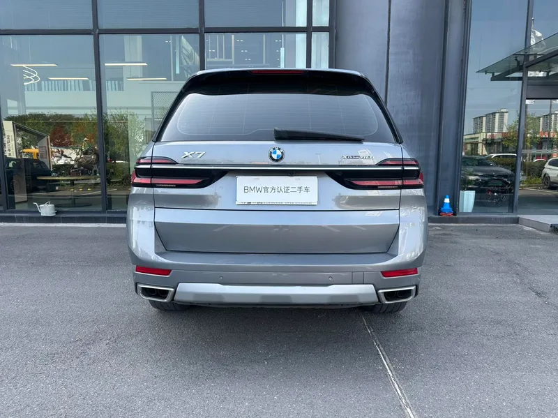 BMW X7 2023 xDrive40i Traje de lujo líder exterior foto 5 BMW X7 2023 xDrive40i Traje de lujo líder exterior foto 5
