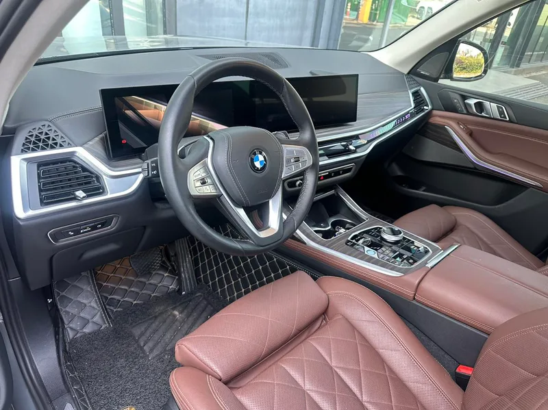 BMW X7 2023 xDrive40i Traje de lujo líder exterior foto 6 BMW X7 2023 xDrive40i Traje de lujo líder exterior foto 6