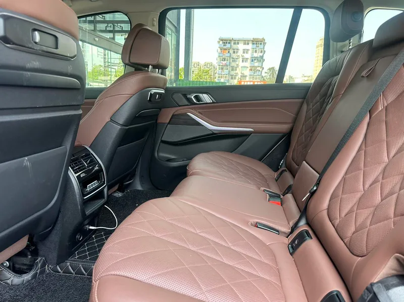 BMW X7 2023 xDrive40i Traje de lujo líder exterior foto 8 BMW X7 2023 xDrive40i Traje de lujo líder exterior foto 8