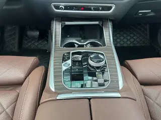 BMW X7 2023 xDrive40i Traje de lujo líder interior foto 10 BMW X7 2023 xDrive40i Traje de lujo líder interior foto 10