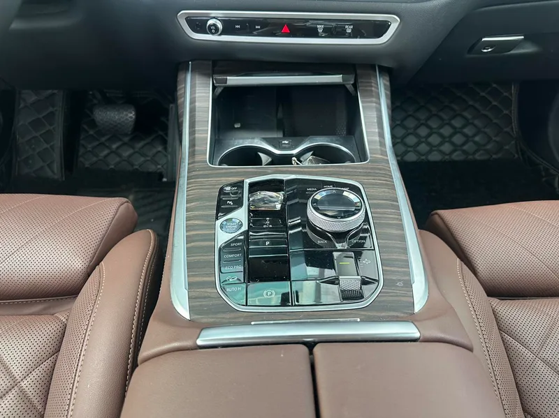 BMW X7 2023 xDrive40i Traje de lujo líder interior foto 10 BMW X7 2023 xDrive40i Traje de lujo líder interior foto 10