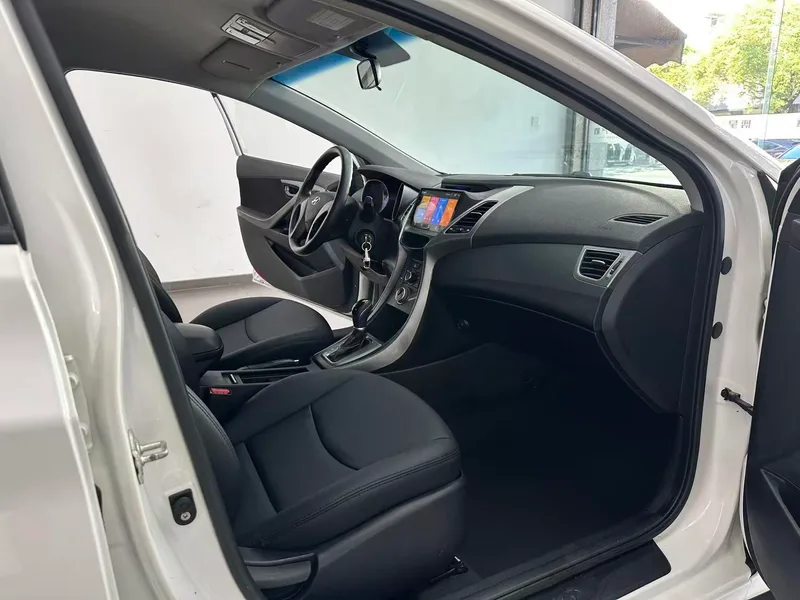 Hyundai Elantra Langdong 2015 1.6L Automatic fashion type interior photo 6 Hyundai Elantra Langdong 2015 1.6L Automatic fashion type interior photo 6
