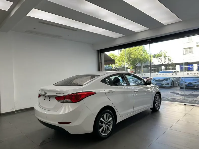 Hyundai Elantra Langdong 2015 1.6L Automatic fashion type interior photo 9 Hyundai Elantra Langdong 2015 1.6L Automatic fashion type interior photo 9