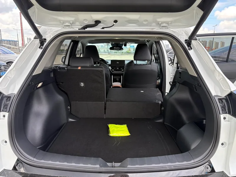 Toyota Frontlander 2024 2.0L Intelligent electric hybrid double engine Sports version interior photo 19 Toyota Frontlander 2024 2.0L Intelligent electric hybrid double engine Sports version interior photo 19