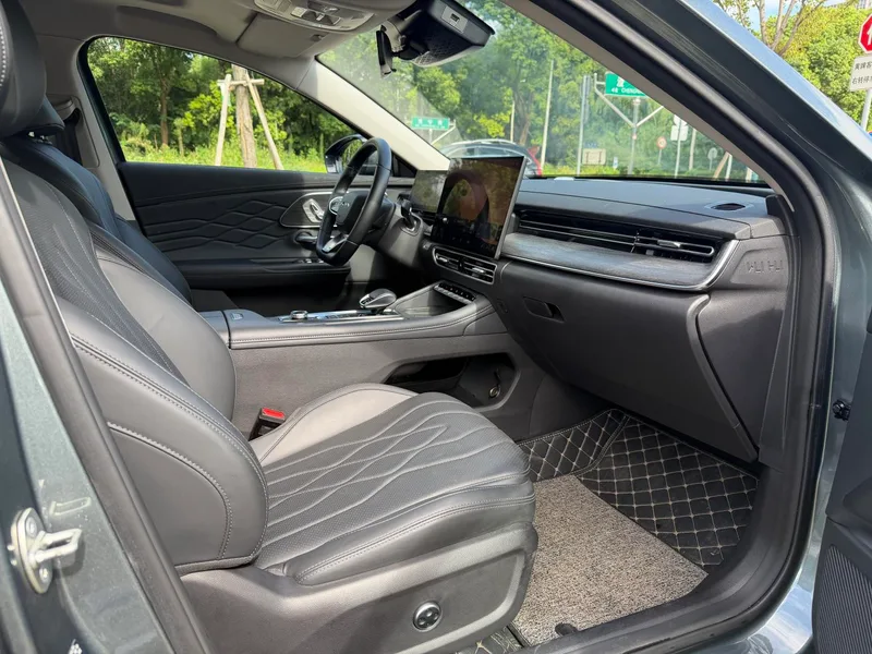 Chery Arrizo 8 PRO 2025 1.6T DCT Люксовый интерьер фото 12 Chery Arrizo 8 PRO 2025 1.6T DCT Люксовый интерьер фото 12