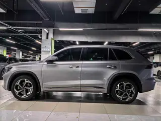 Geely Monjaro 2024 2.0TD Versión en la nube de tracción en dos ruedas automática de alta potencia exterior foto 4