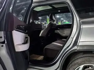 Geely Monjaro 2024 2.0TD Versión en la nube de tracción en dos ruedas automática de alta potencia interior foto 12