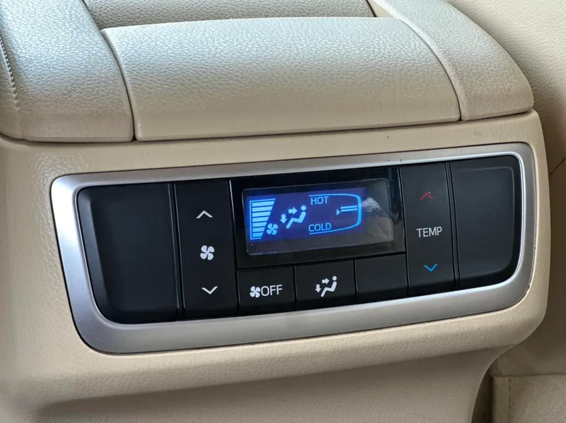 Toyota Highlander 2018 2.0T Two-wheel drive elite version 7 seat Country VI interior photo 14 Toyota Highlander 2018 2.0T Two-wheel drive elite version 7 seat Country VI interior photo 14