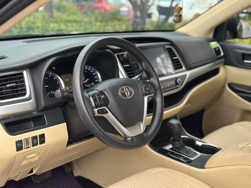 Toyota Highlander 2018 2.0T Two-wheel drive elite version 7 seat Country VI interior photo 15 Toyota Highlander 2018 2.0T Two-wheel drive elite version 7 seat Country VI interior photo 15
