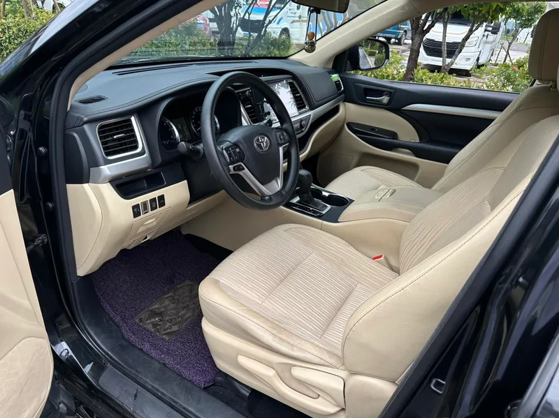 Toyota Highlander 2018 2.0T Two-wheel drive elite version 7 seat Country VI interior photo 17 Toyota Highlander 2018 2.0T Two-wheel drive elite version 7 seat Country VI interior photo 17