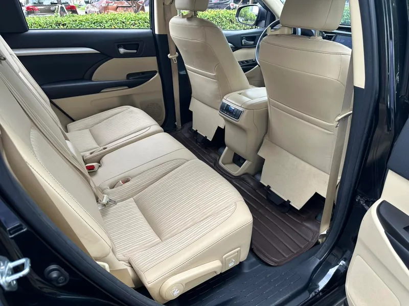Toyota Highlander 2018 2.0T Two-wheel drive elite version 7 seat Country VI interior photo 19 Toyota Highlander 2018 2.0T Two-wheel drive elite version 7 seat Country VI interior photo 19