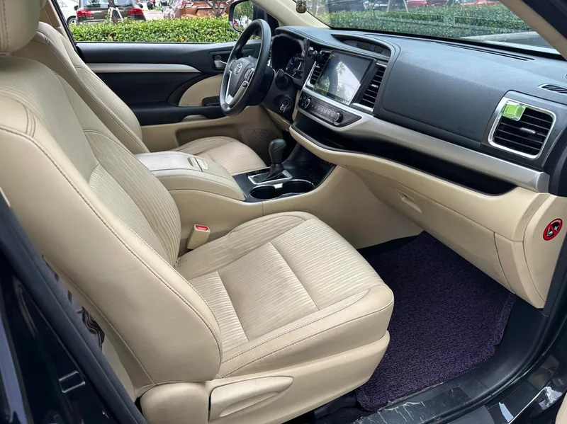 Toyota Highlander 2018 2.0T Two-wheel drive elite version 7 seat Country VI interior photo 20 Toyota Highlander 2018 2.0T Two-wheel drive elite version 7 seat Country VI interior photo 20